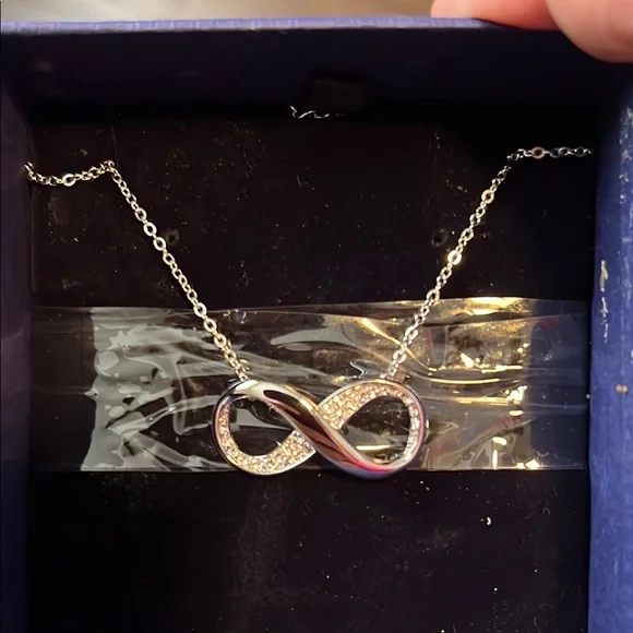 Swarovski Infinity Necklace in Silver NWT - Picture 6 of 6